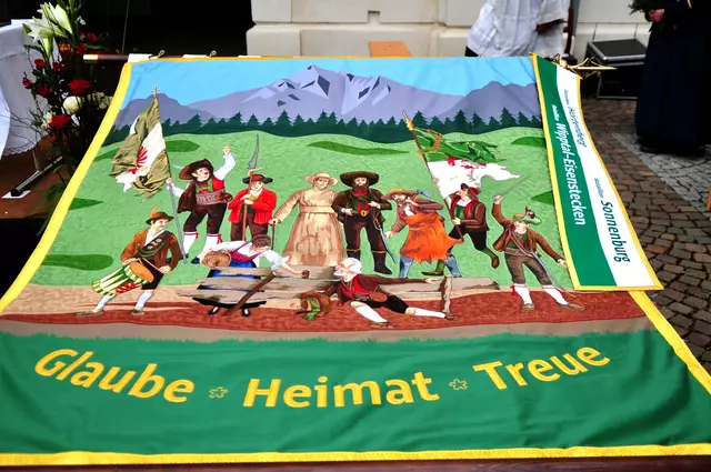 So schaut das neue Schmuckstück auf einer Seite aus. Zu sehen sind Figuren und Motive, die auch im "Tirol Panorama" dargestellt wurden. | Foto: Hassl