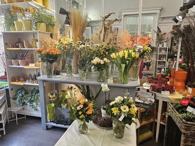 Neben Gestecken gibt es auch verschiedene Schnittblumen. | Foto: Tamara Winterthaler