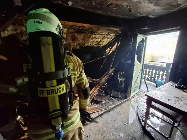 Das Obergeschoss eines Einfamilienhauses in St. Georgen bei Bruck wurde bei einem Brand Freitagmorgen zerstört. | Foto: Freiwillige Feuerwehr Bruck