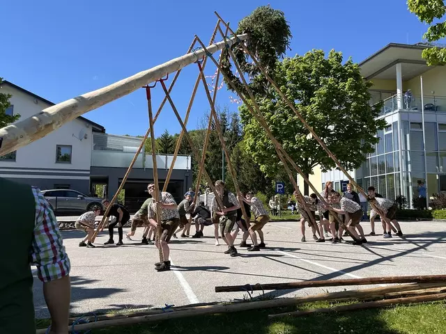 Ein Bild vom Maibaumaufstellen der Landjugend Grünburg-Steinbach aus dem Jahr 2024. | Foto: Landjugend OÖ