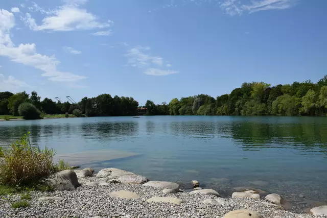 So idyllisch ist es am Ratzersdorfer See in St. Pölten. Aber auch andere Badeseen in Niederösterreich überzeugen mit ihrem Ambiente. | Foto: Werilly