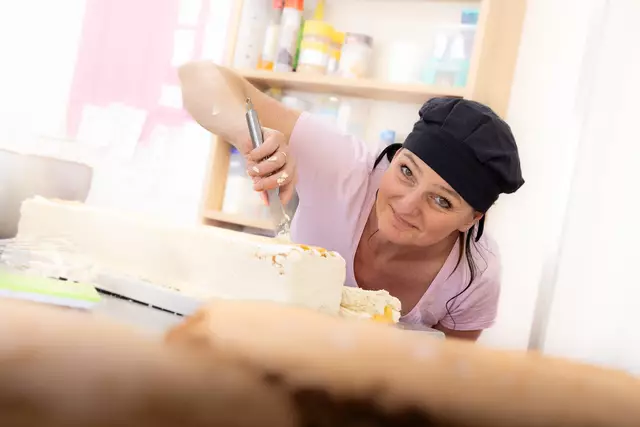Rosa Kohlbacher ist nicht nur eine begnadete Patissière, sondern auch eine Visionärin, die in Bärnbach ihre "Zuckermühle" zu einem Treffpunkt für Jung und Alt entwickelte. Nicht nur am Muttertag. | Foto: TV Region Graz - Harry Schiffer