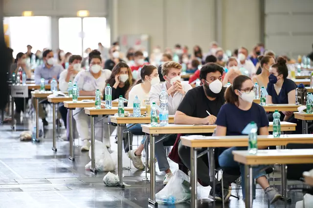 Ihrer Meinung nach herrscht ein akuter Ärztemangel, der vor allem durch mehr Zulassungen beim Medizinstudium behoben werden kann.  | Foto: Hörmandinger