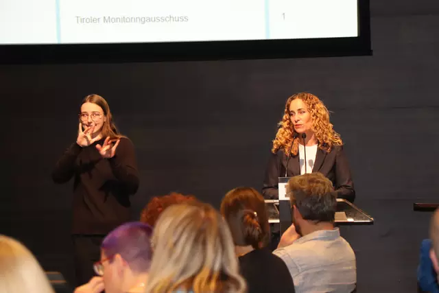 Inklusionslandesrätin Eva Pawlata richtete Grußworte an die Teilnehmerinnen und Teilnehmer.  | Foto: Nimpf