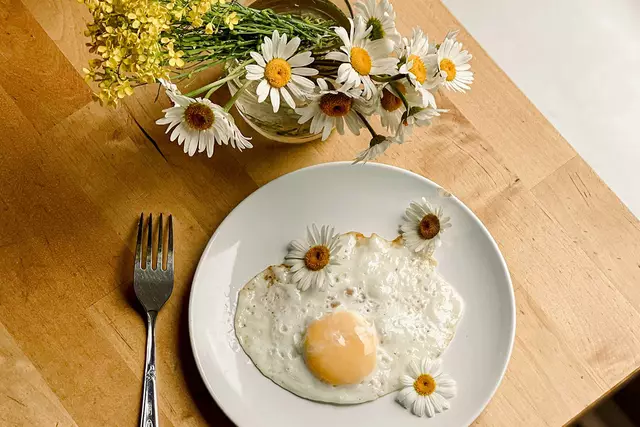 Die Spiegeleier beim Frühstückshotel Scharinger legen die hauseigenen Freilandhühner. | Foto: Frühstückshotel Scharinger
