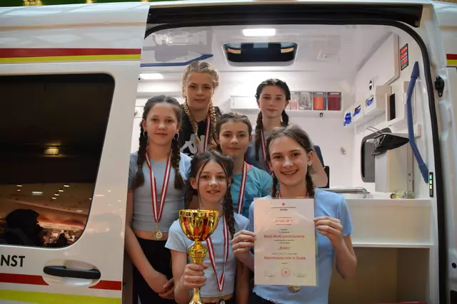 Das Siegerteam der MS Mariapfarr mit Leonie Feuchter, Sonja Bogensperger, Katharina Feuchter, Amelie Lödler, Sarah Winkler und Hanna Lerchner. | Foto: Rotes Kreuz Lungau