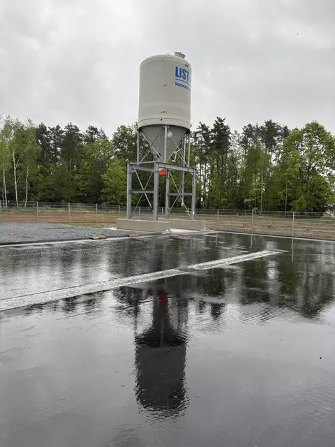 Auch über eine eigene Silo-Anlage für Streusalz verfügt nun der neue Bauhof in Kemeten.  | Foto: Elisabeth Kloiber