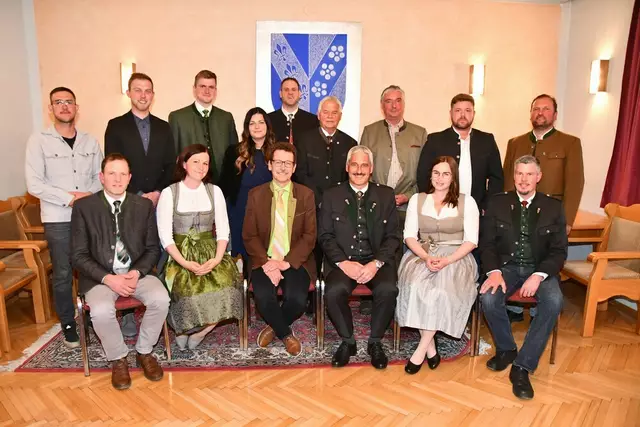 Der neu gewählte Gemeinderat in Ranten mit BH Peter Plöbst. | Foto: Anita Galler