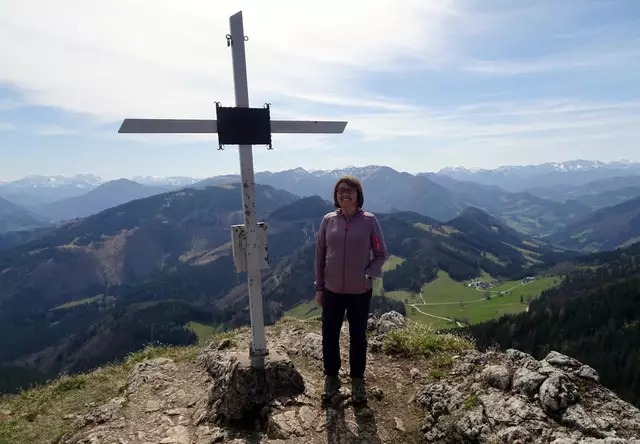Die Lindaumauer bietet einen top Blick in die hohe Bergwelt.