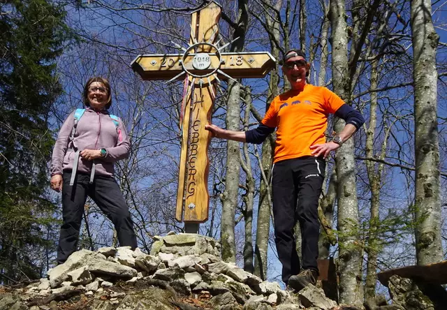 Das Gipfelkreuz wurde 2018 auf dem Hiebberg aufgestellt.
