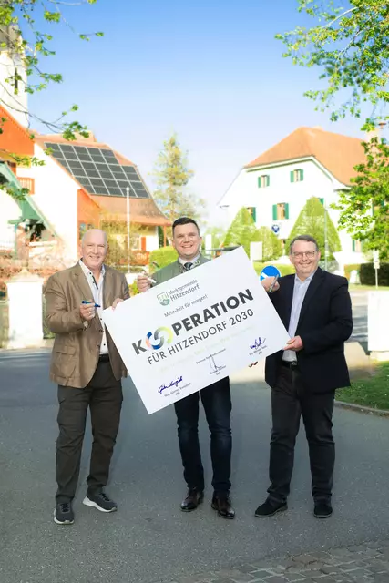 Die neue Gemeinde-Spitze für Hitzendorf: 1. Vizebürgermeister Günther Kumpitsch (FPÖ), Bürgermeister Thomas Gschier (ÖVP) und 2. Vizebürgermeister Werner Roth (SPÖ) (v.l.) | Foto: Christa Strobl 2025