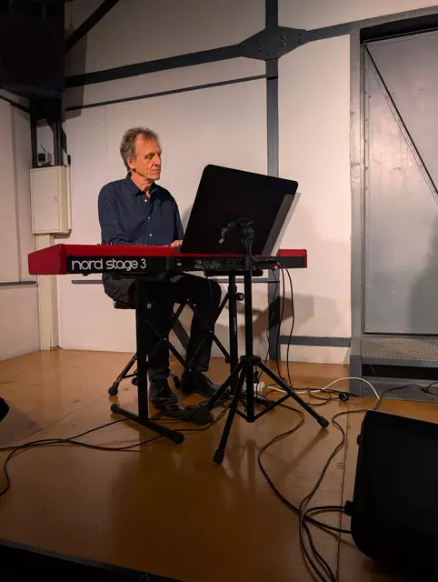 Burkhard Frauenlob beeindruckte mit seinem Können und seiner Leidenschaft am E-Piano. | Foto: Richard Kern