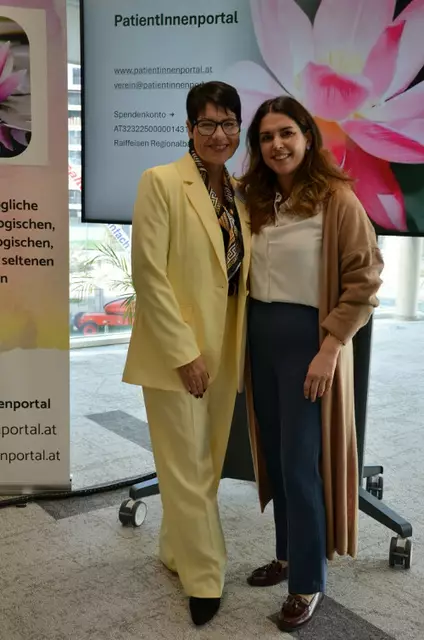 Patientinnenportal-Gründerin Mona Elzayat und eine der Referentinnen, Robab Breyer-Kohansal.  | Foto: Daniela Busic, Patientinnenportal