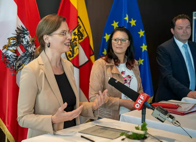 LH-Stv.in Anja Haider-Wallner (Burgenland, LR.in Sara Schaar, Bundesminister Norbert Totschnig. | Foto: LPD Kärnten/Augstein Medien