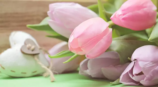 Der Muttertag wird oft mit Blumen, Geschenken und besonderen Aktivitäten gefeiert, um den Müttern für ihre Liebe und Fürsorge zu danken. | Foto: pixabay.com