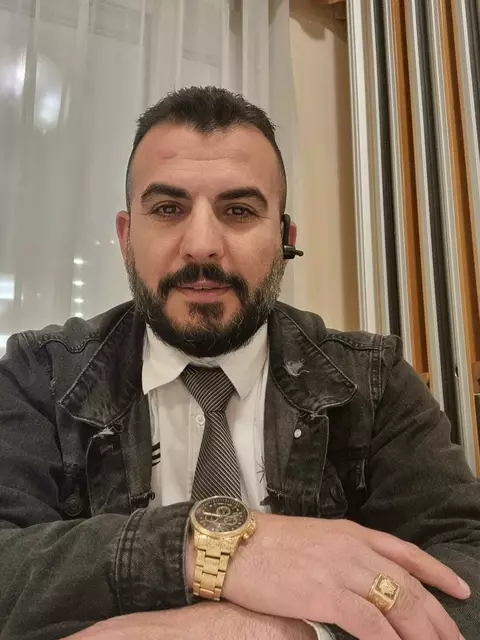 Burhan Remmo kam 2015 als Flüchtling nach Leibnitz und hat sich durch Fleiß ein renommiertes Taxiunternehmen aufgebaut.  | Foto: Remmo