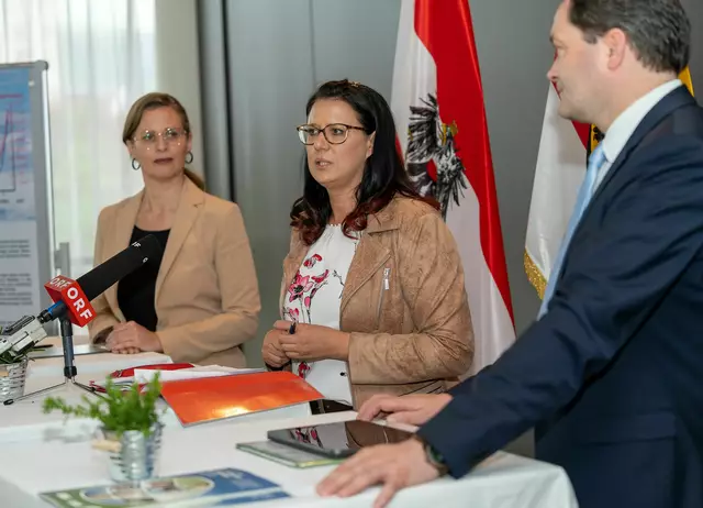 v.li.: LH-Stv.in Anja Haider-Wallner (Burgenland), LR.in Sara Schaar, Bundesminister Norbert Totschnig. | Foto: LPD Kärnten/Augstein Medien