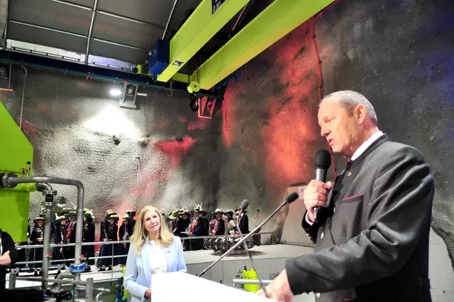 LHStv. Josef Geisler würdigte die Leistungen, die bei diesem Vorzeigeprojekt erbracht wurden. | Foto: Hassl