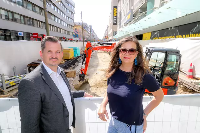 v.l.: Favoritner Bezirksvorsteher Marcus Franz und Planungsstadträtin Ulli Sima (beide SPÖ) beim Auftakt der Umgestaltung. | Foto: Stadt Wien/Christian Fürthner