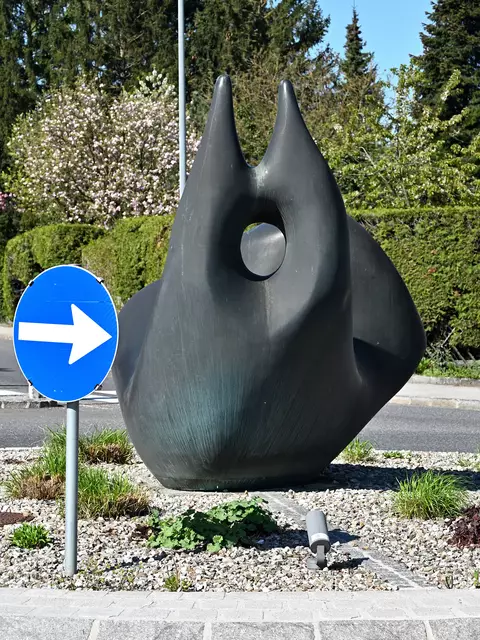 Rückansicht des Kunstwerks im Kreisverkehr in Allersdorf. | Foto: Hans-Peter Kriener