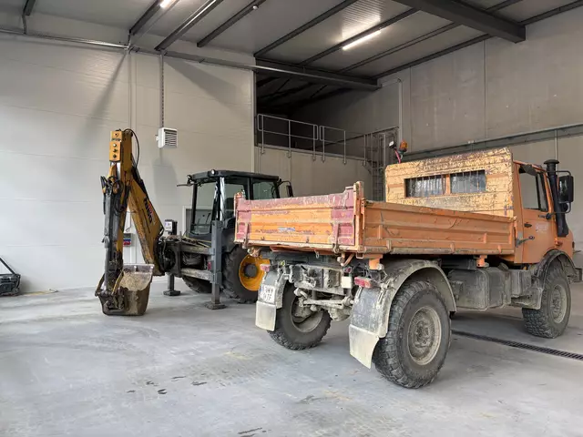 In der großen Halle haben nun alle Gemeindefahrzeuge ausreichend Platz. | Foto: Elisabeth Kloiber