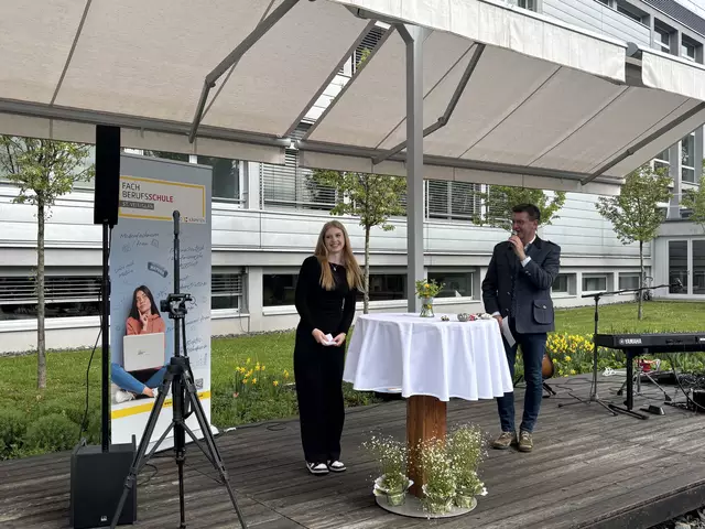 Schülervertreterin Judith Smolle bedankte sich im Namen der Schüler für die Schaffung "eines großartigen Ortes des Lernes, des Wissens und der Gemeinschaft." | Foto: MeinBezirk