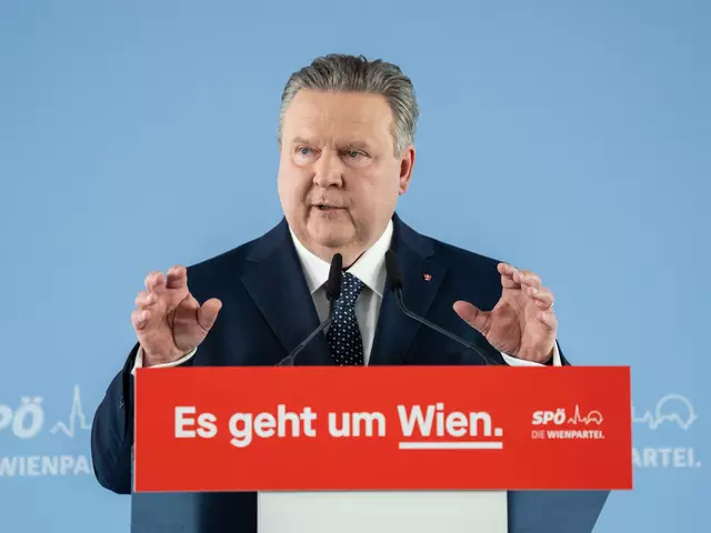 Bürgermeister Michael Ludwig nimmt am Wahlsonntag am Festakt anlässlich 80. Jahre Zweite Republik teil. | Foto: Valentina Marinelić/MeinBezirk