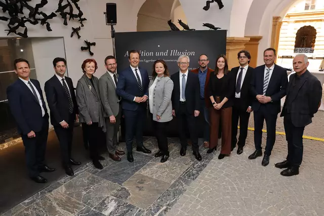 Die Universalmuseum Joanneum-Geschäftsführer Marko Mele und Josef Schrammel, Landesrat Karlheinz Kornhäusl, Landesrätin Claudia Holzer und die Kuratorenteams der Ausstellungen im Schloss Eggenberg laden zur Steiermark Schau 2025. | Foto: Universalmuseum Joanneum/J.J. Kucek
