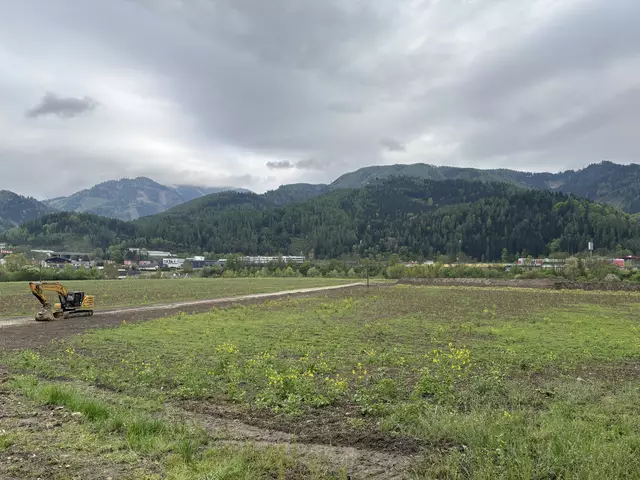 Das geplante Wohnprojekt der Firma Kohlbacher auf den Prein-Gründen erhitzt aktuell wieder die Gemüter, nachdem die ersten Baufahrzeuge gesichtet wurden.  | Foto: MeinBezirk