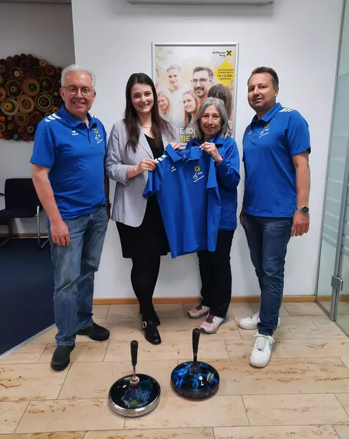 v.l. Johann Hintersteininger (Obmann ESV), Gudrun Saad (Raika), Alosia Froschauer (Schriftführerin ESV), Helmut Stadlbauer jun. ( Sektionsleiter ESV )