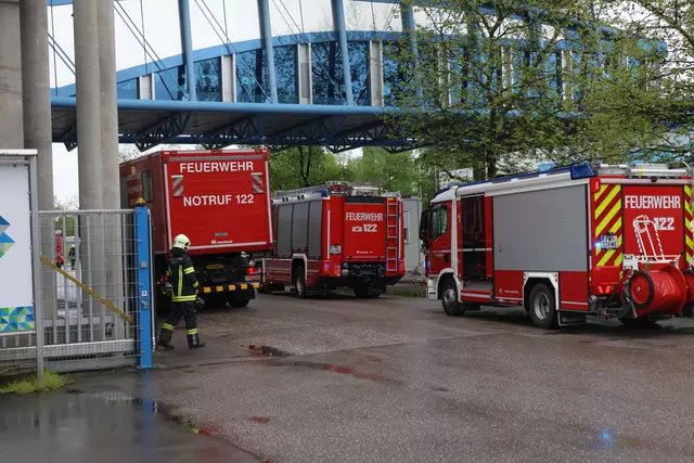Ausgelaufene Batteriesäure im Welser Gewerbegebiet führte zum Gefahrstoffeinsatz von der Feuerwehr. | Foto: laumat.at