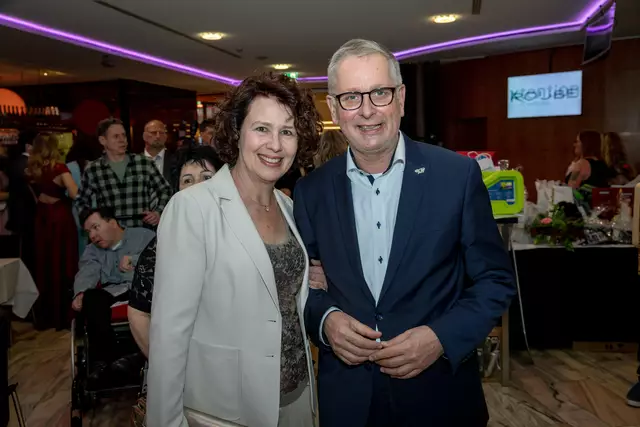 Waren begeistert: Klagenfurts Vizebürgermeister Alexander Kastner mit Gattin.
