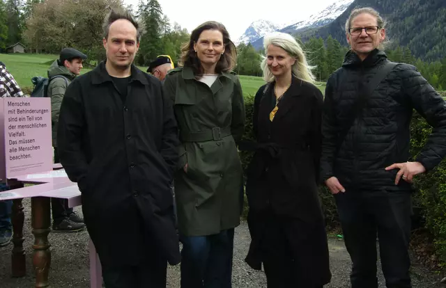 v.l.n.r.: Lino Lanzmeier (Gestaltung der Ausstellung), Edith Hessenberger (Geschäftsführende Leitung Ötztal Museen), Teresa Stillebacher (Gestaltung der Ausstellung) und Oliver Seifert (Kurator)
,  | Foto: Tatschl
