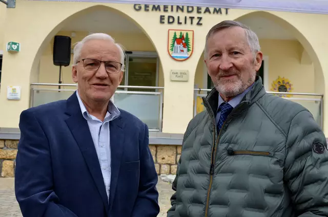 Karl Haberl und Bürgermeister a.D Engelbert Ringhofer von Grimmenstein. | Foto: Elisabeth Peinsipp