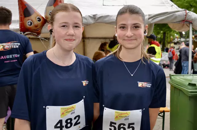 Aufgeregt kurz vor dem Start Leonie Retzer mit Tatajana Seidl. | Foto: Elisabeth Peinsipp