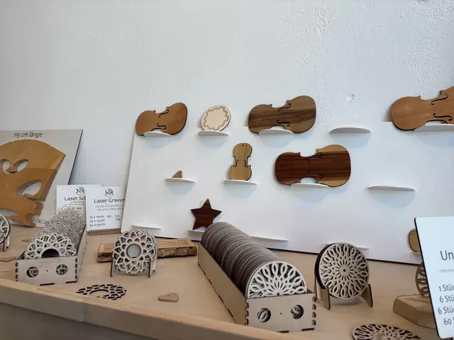 Neben dem Geigenbau fertigt Cölestin Kober kreative 3D-Holzgravuren – individuelle Unikate als wirtschaftliches Standbein. | Foto: Rosenberger