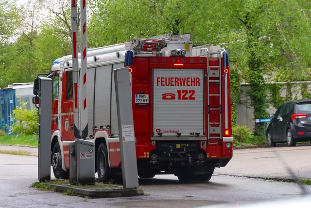 Ausgelaufene Batteriesäure im Welser Gewerbegebiet führte zum Gefahrstoffeinsatz von der Feuerwehr. | Foto: laumat.at