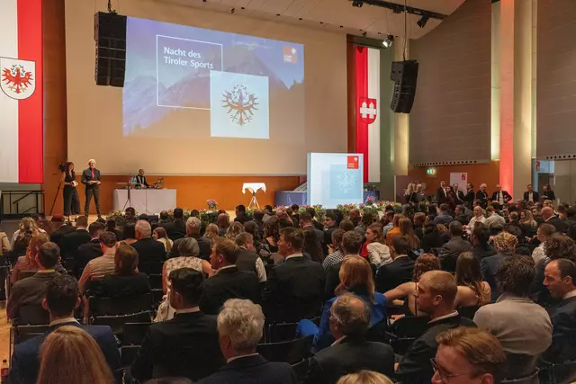 Über 460 Sportlerinnen und Sportler wurden die Meisterehrungen des Landes im Congress Innsbruck überreicht. | Foto: GEPA