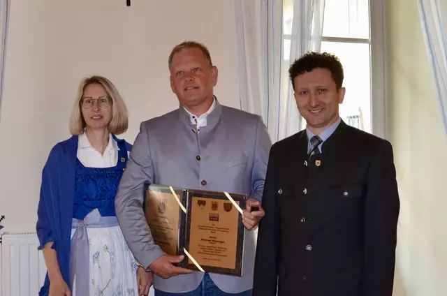 Michael Weninger bekam den Ehrenring der Marktgemeinde Edlitz verliehen. | Foto: Elisabeth Peinsipp