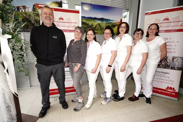 Peter PIrker mit den Köchinnen.