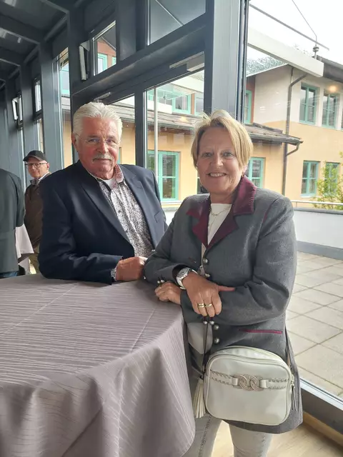 Bert und Anna Graber, fleißig unterwegs als Messeteam für die Alpinen Gastgeber | Foto: Regina Langreiter