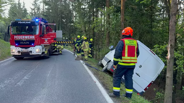 Beim Eintreffen der Feuerwehren befanden sich keine Personen mehr am Unfallort. | Foto: DOKU NÖ