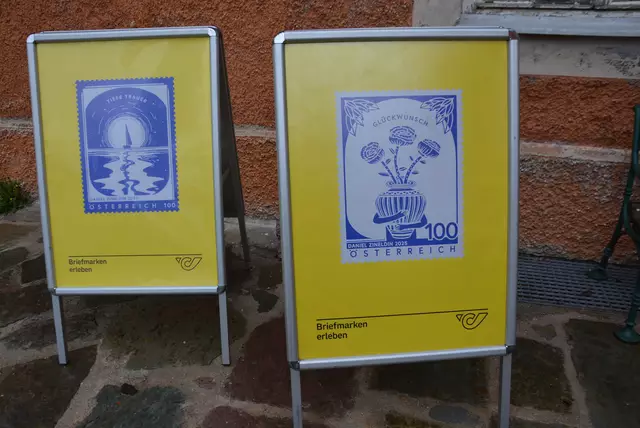 Die Sonderbriefmarken 2025 "Trauer und Glück" wurden bei der Ausstellungseröffnung präsentiert.  | Foto: Peter Taurer