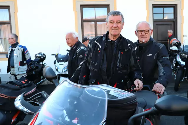 Ludwig und Herbert gefällts sehr gut auf der Bikerwallfahrt. | Foto: Markus Bäumler/zema-medien.de
