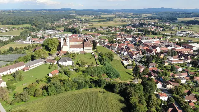 Der Südwesten der Steiermark (hier Schloss Stainz) darf sich auf eine frühsommerliche Woche mit Temperaturen deutlich über 20 Grad freuen. | Foto: Gernot Ambros