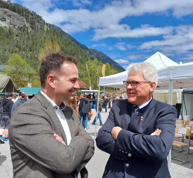 Bgm. Daniel Patscheider im Gespräch mit dem Bezirkshauptmann Siegmund Geiger | Foto: Monika Hammerl