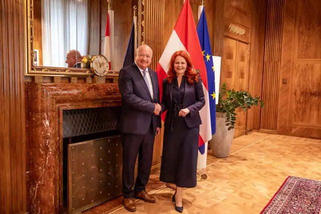 LR Cornelia Hagele mit Bundeskanzler Christian Stocker.