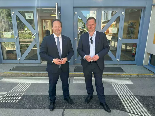Die Brüder Daniel Resch (links) und Klemens Resch (rechts) waren gemeinsam wählen.  | Foto: Klemens Resch
