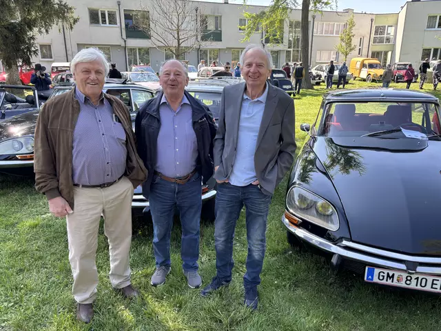 Starkes Wiener Neustädter Trio beim Oldtimertreffen in Ebenfurth: Helmut Wilfinger, Walter Peserl und Hans Blümel. | Foto: Zezula