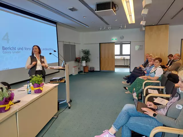 Landesobfrau Kornelia Groder präsentierte den Tätigkeitsbericht und einen Ausblick auf die Zukunft | Foto: Regina Langreiter